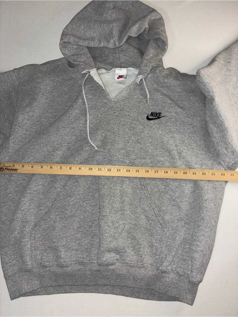 1990s vintage made in USA Nike Men’s Gray Pullover Hoodie Sweatshirt size L